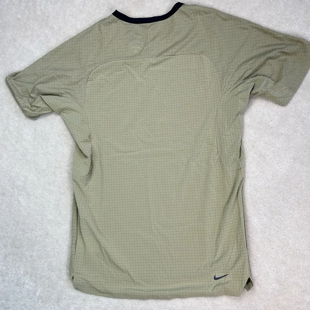 Nike Dri-FIT ADV Trail Solar Chase Men's Small ShortSleeve Running TShirt DV9305